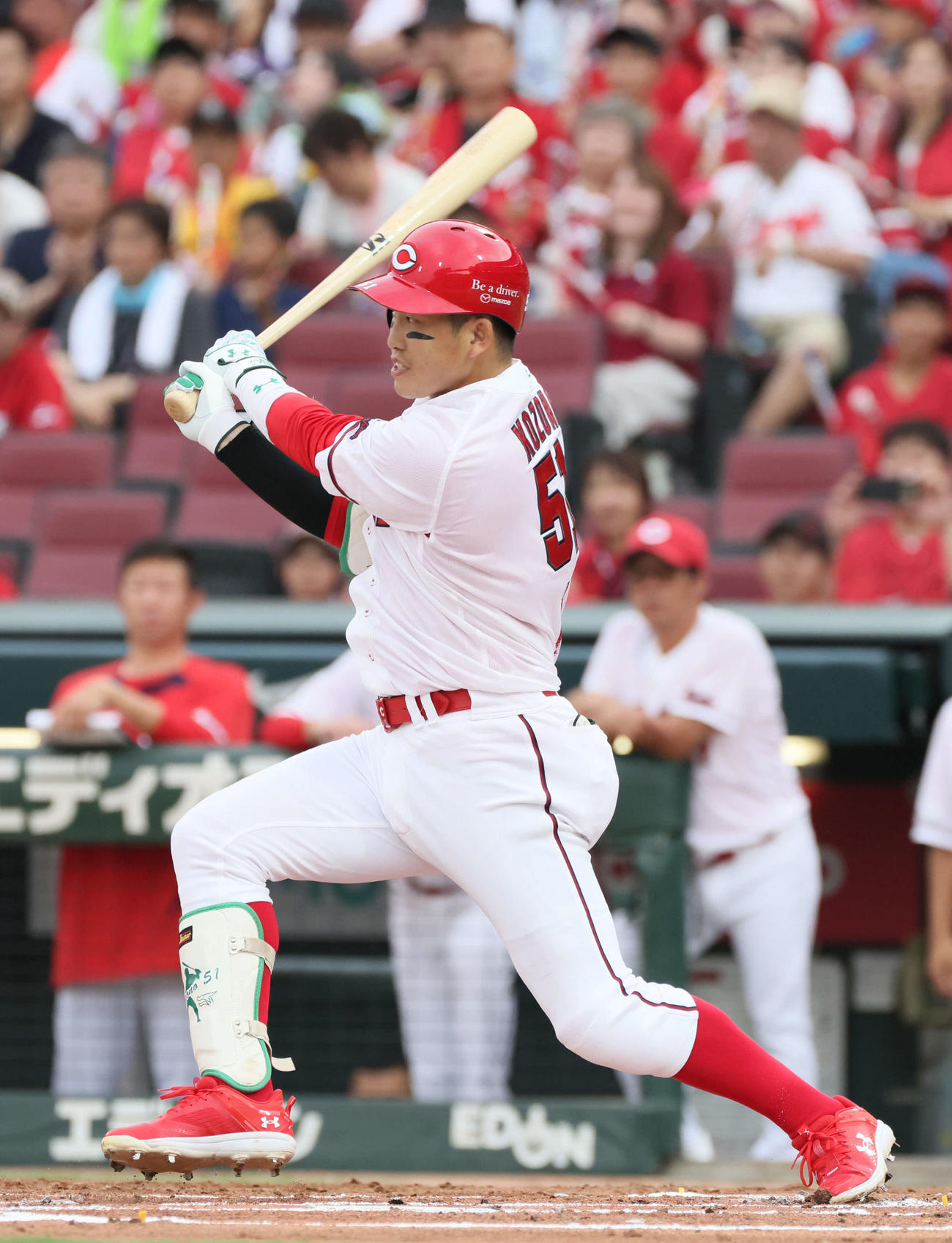 広島対中日　1回裏広島無死一、三塁、小園は右適時打を放つ（撮影・加藤孝規）