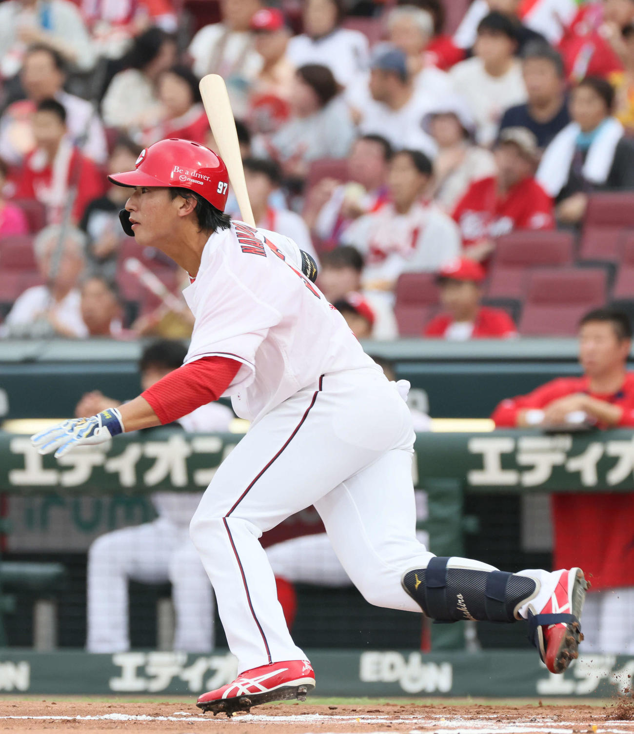 広島対中日　1回裏広島無死一、三塁、中村貴は先制投前適時打を放つ（撮影・加藤孝規）