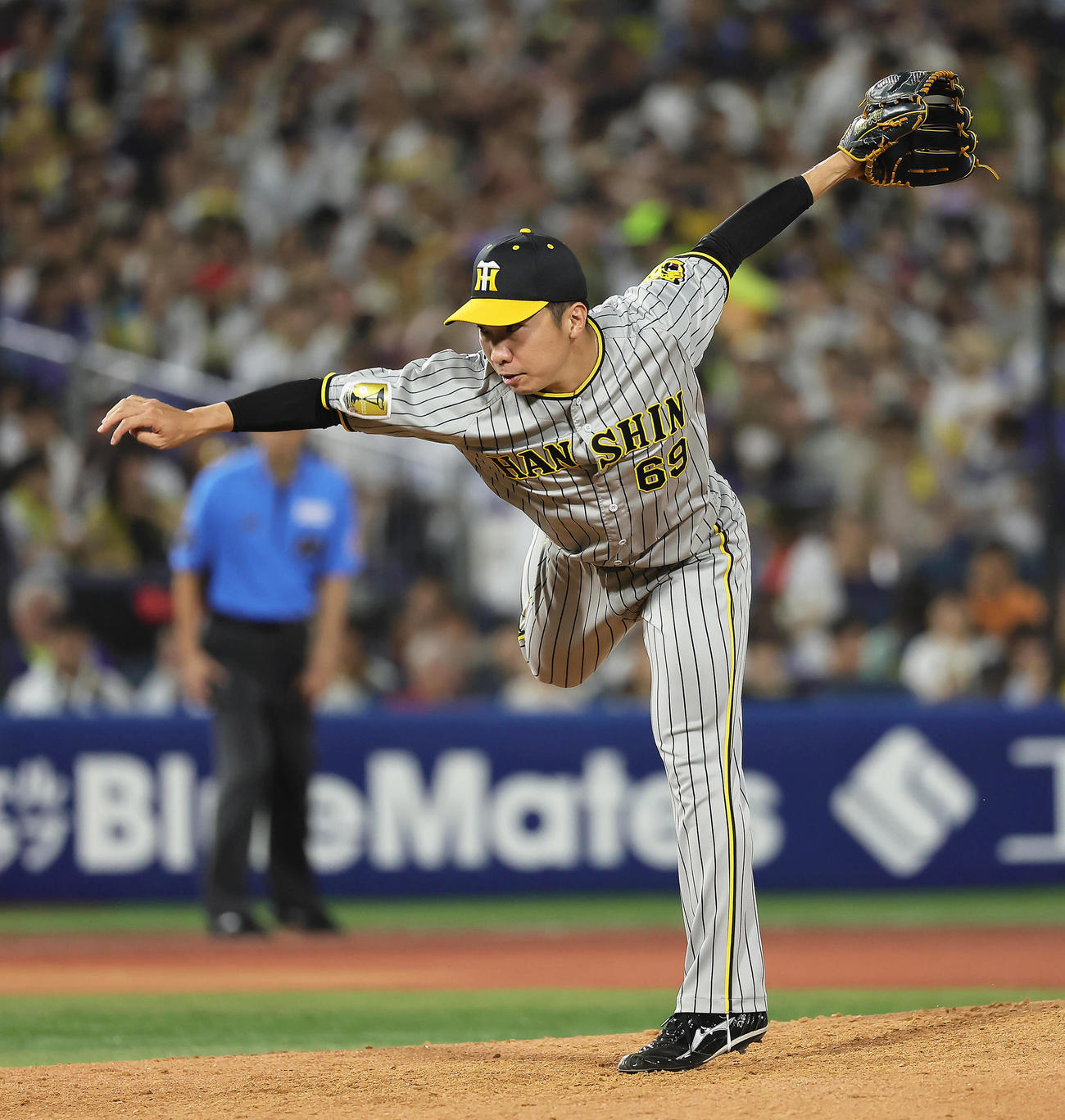 DeNA対阪神　6回から登板した阪神石井（撮影・足立雅史）