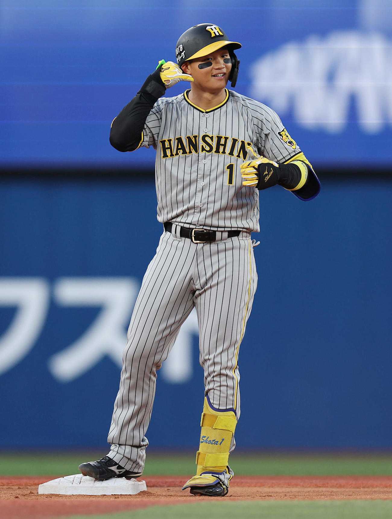 DeNA対阪神　1回表阪神1死二塁、左翼線へ先制適時二塁打を放ちポーズをとる森下（撮影・前田充）