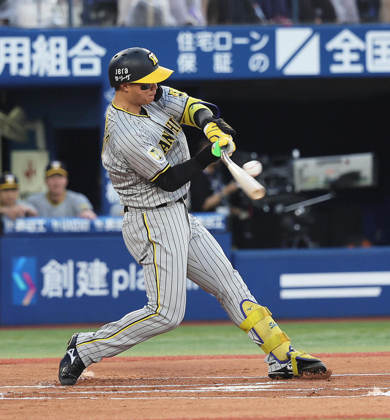 DeNA対阪神　1回表阪神1死二塁、森下は左適時二塁打を放つ（撮影・足立雅史）
