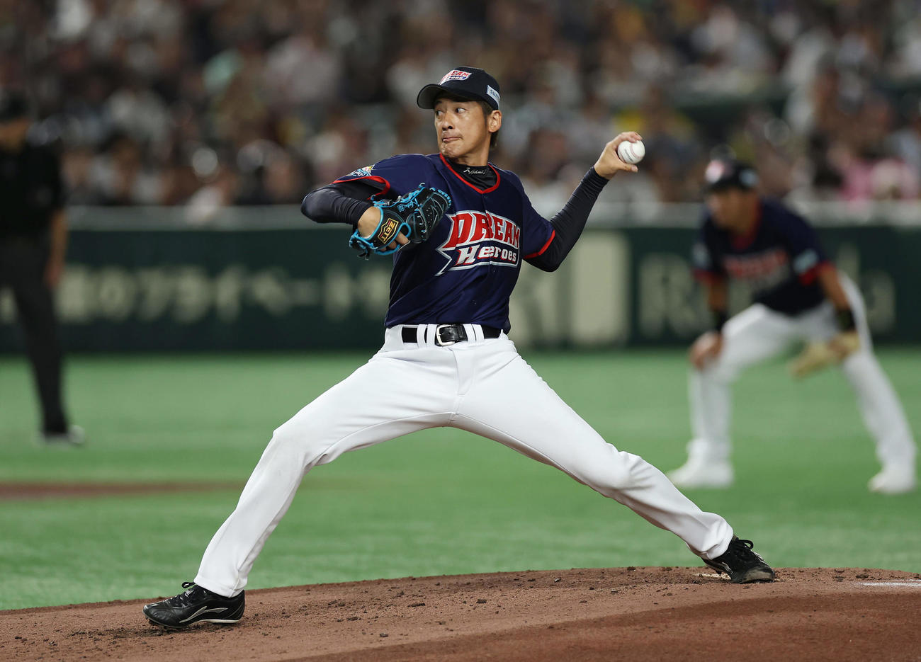 ザ・プレミアム・モルツ球団対ドリーム・ヒーローズ　力投するドリーム・ヒーローズ先発の能見氏（撮影・前田充）