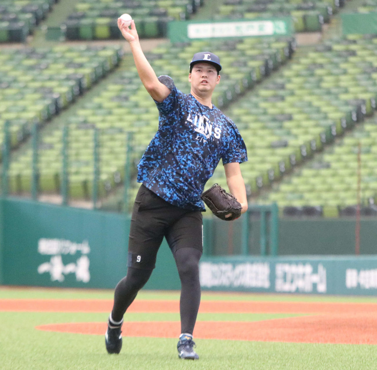 6日のオリックス戦で先発する西武渡辺（撮影・山崎純一）