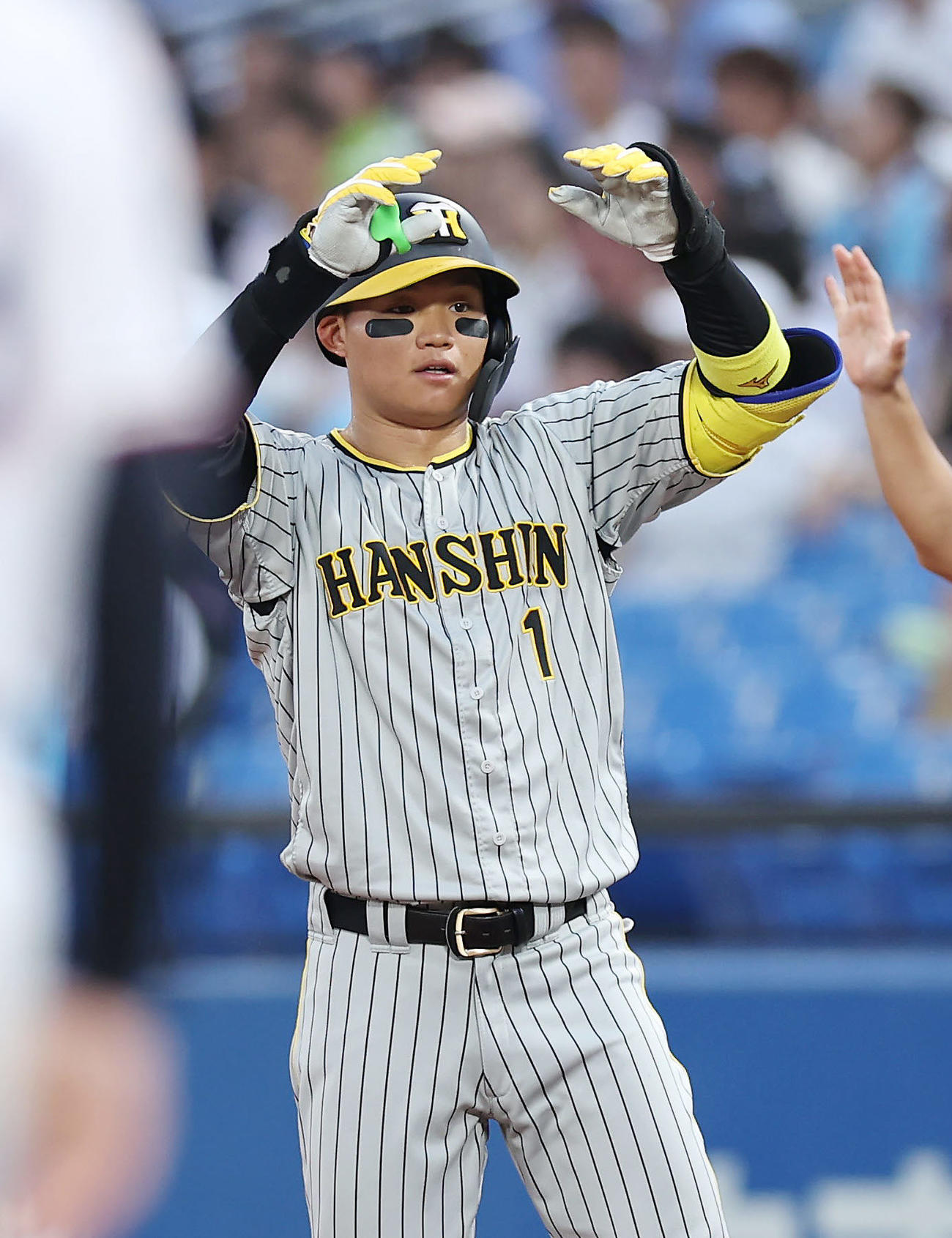 ヤクルト対阪神　1回表阪神1死一塁、左前打を放ちポーズをとる森下（撮影・前田充）