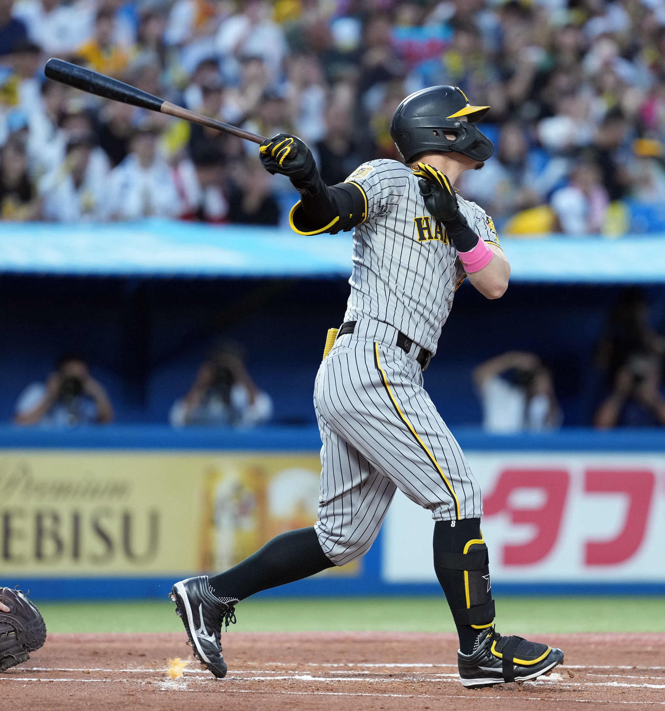 ヤクルト対阪神　1回表阪神1死一、三塁、先制の適時打を放つ佐藤輝（撮影・たえ見朱実）