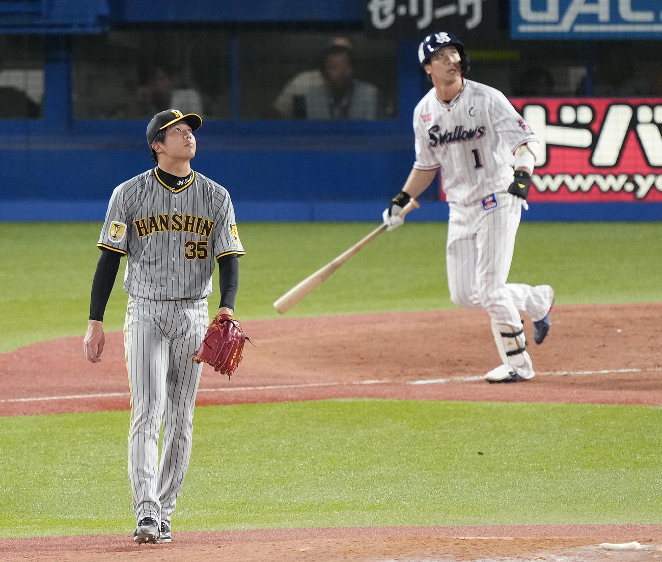 ヤクルト対阪神　4回裏ヤクルト無死一、二塁、山田に左越え3点本塁打を浴びる才木（撮影・鈴木みどり）