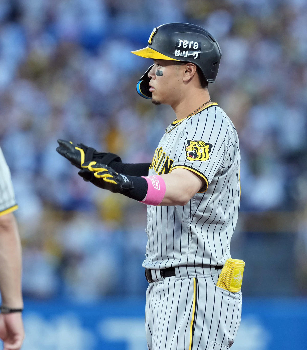 ヤクルト対阪神　1回表阪神1死一、三塁、先制の適時打を放った佐藤輝（撮影・たえ見朱実）