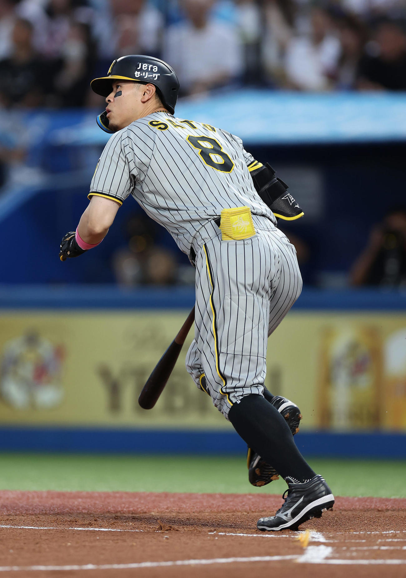 ヤクルト対阪神　1回表阪神1死一、三塁、先制の左前適時打を放つ佐藤輝（撮影・前田充）