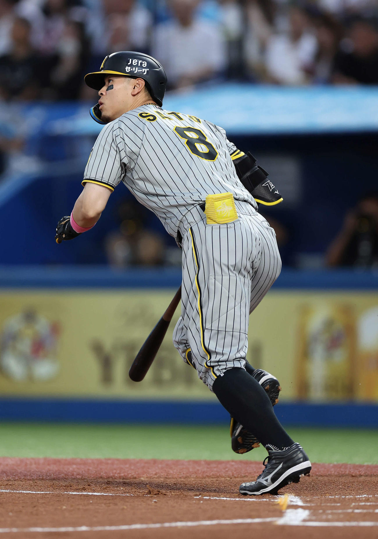 ヤクルト対阪神　1回表阪神1死一、三塁、先制の左前適時打を放つ佐藤輝（撮影・前田充）
