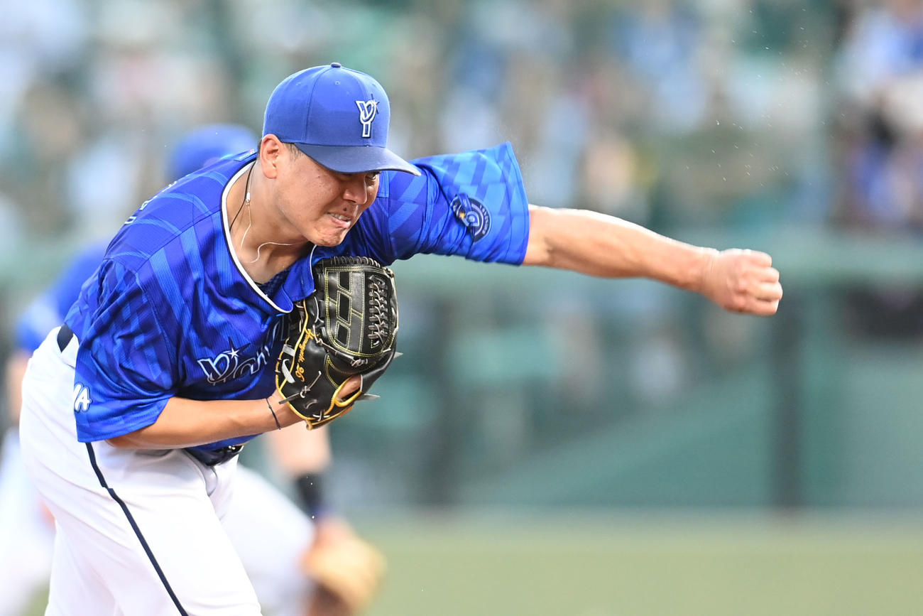 中日対DeNA　力投するDeNA先発の浜口（撮影・森本幸一）