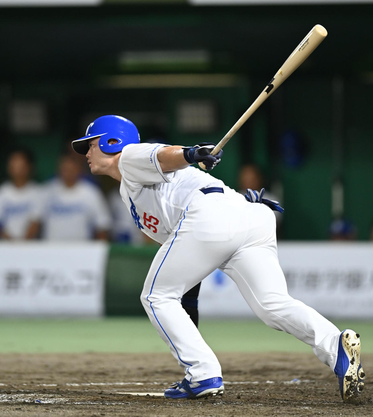 中日対DeNA 3回裏中日2死一塁、中前適時打を放つ細川（撮影・森本幸一）