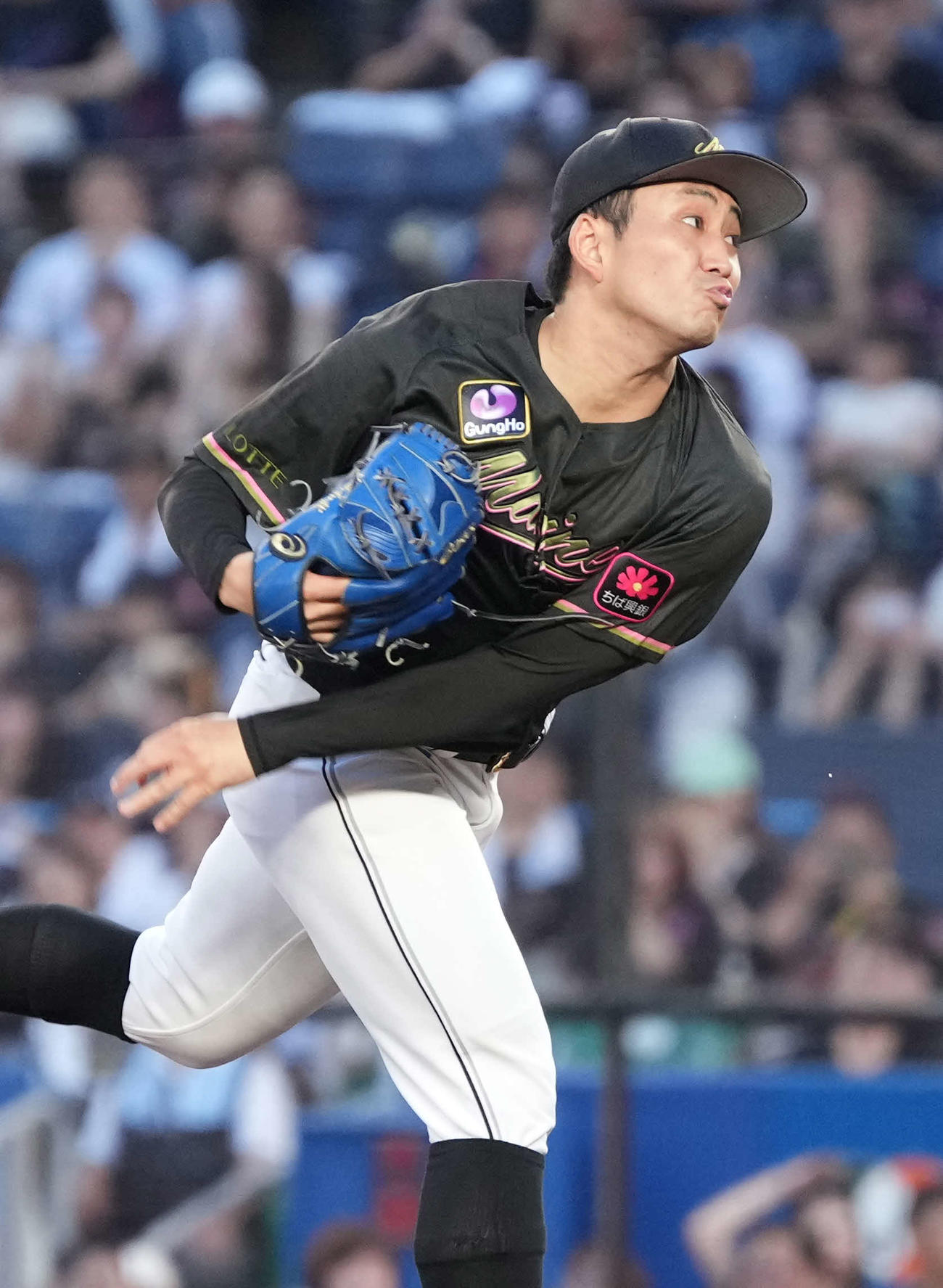 ロッテ対ソフトバンク　ロッテ先発の小島（撮影・小沢裕）