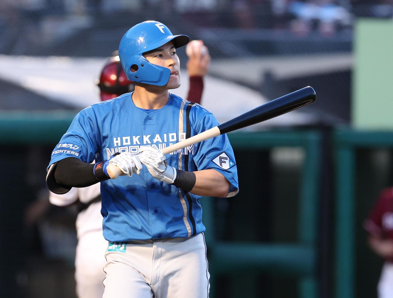 楽天対日本ハム　2回表日本ハム2死一塁、三振に終わる水野（撮影・黒川智章）