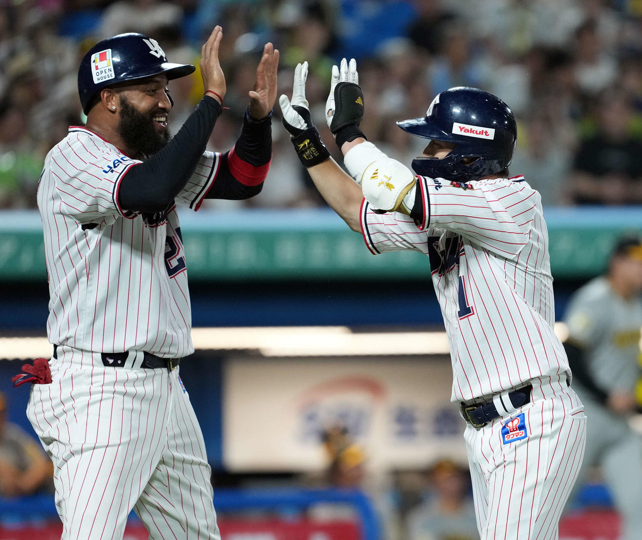 ヤクルト対阪神　4回裏ヤクルト無死一、二塁、勝ち越しの3点本塁打を放った山田（撮影・たえ見朱実）