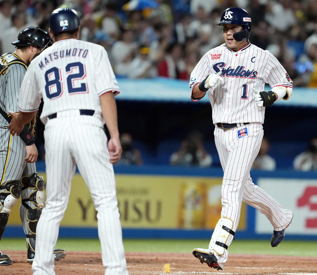 ヤクルト対阪神　4回裏ヤクルト無死一、二塁、勝ち越しの3点本塁打を放った山田（撮影・たえ見朱実）
