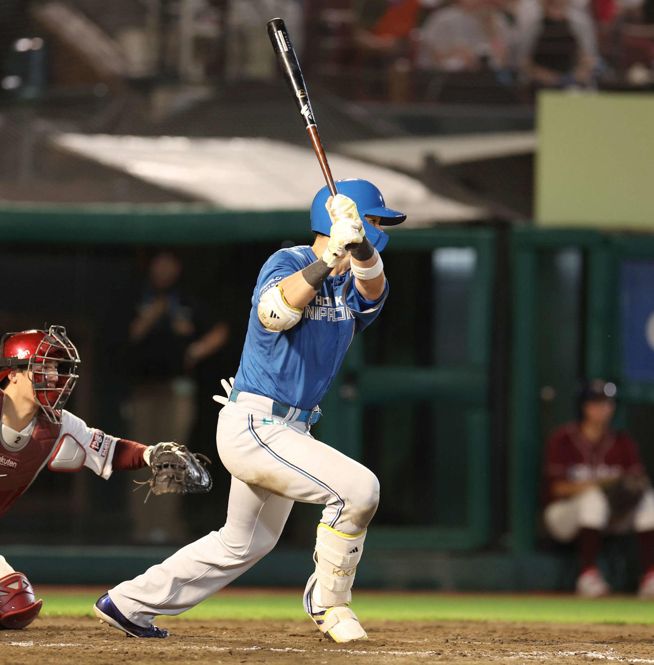 楽天対日本ハム　5回表日本ハム2死二塁、右中間に適時二塁打を放つ清宮（撮影・黒川智章）