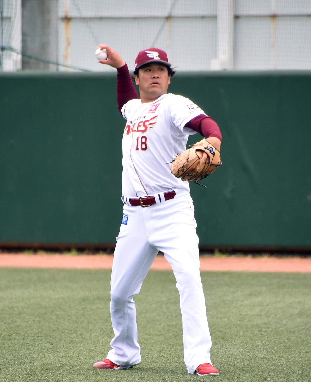 楽天対富士大　キャッチボールする楽天田中将（撮影・山田愛斗）