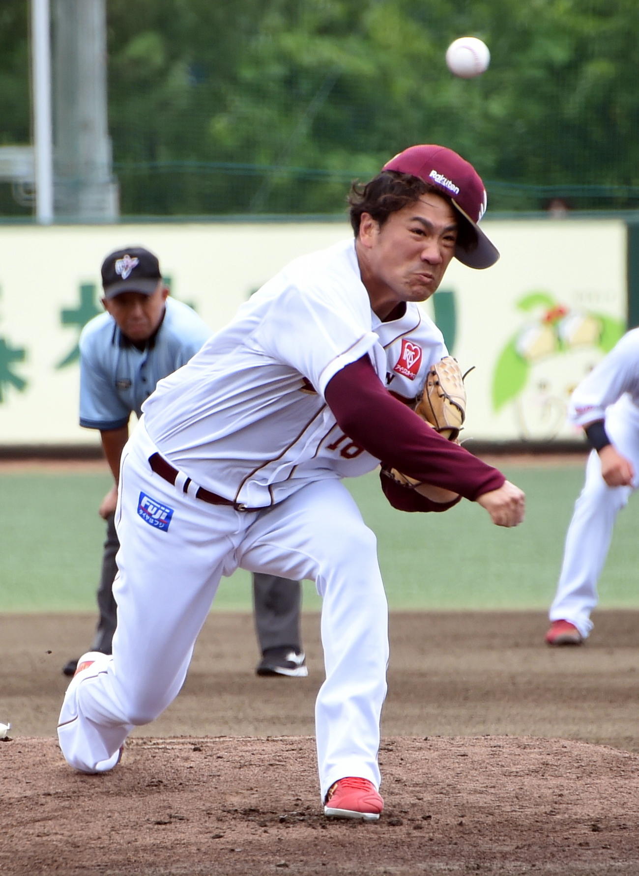 楽天対富士大　力投する楽天田中将（撮影・山田愛斗）