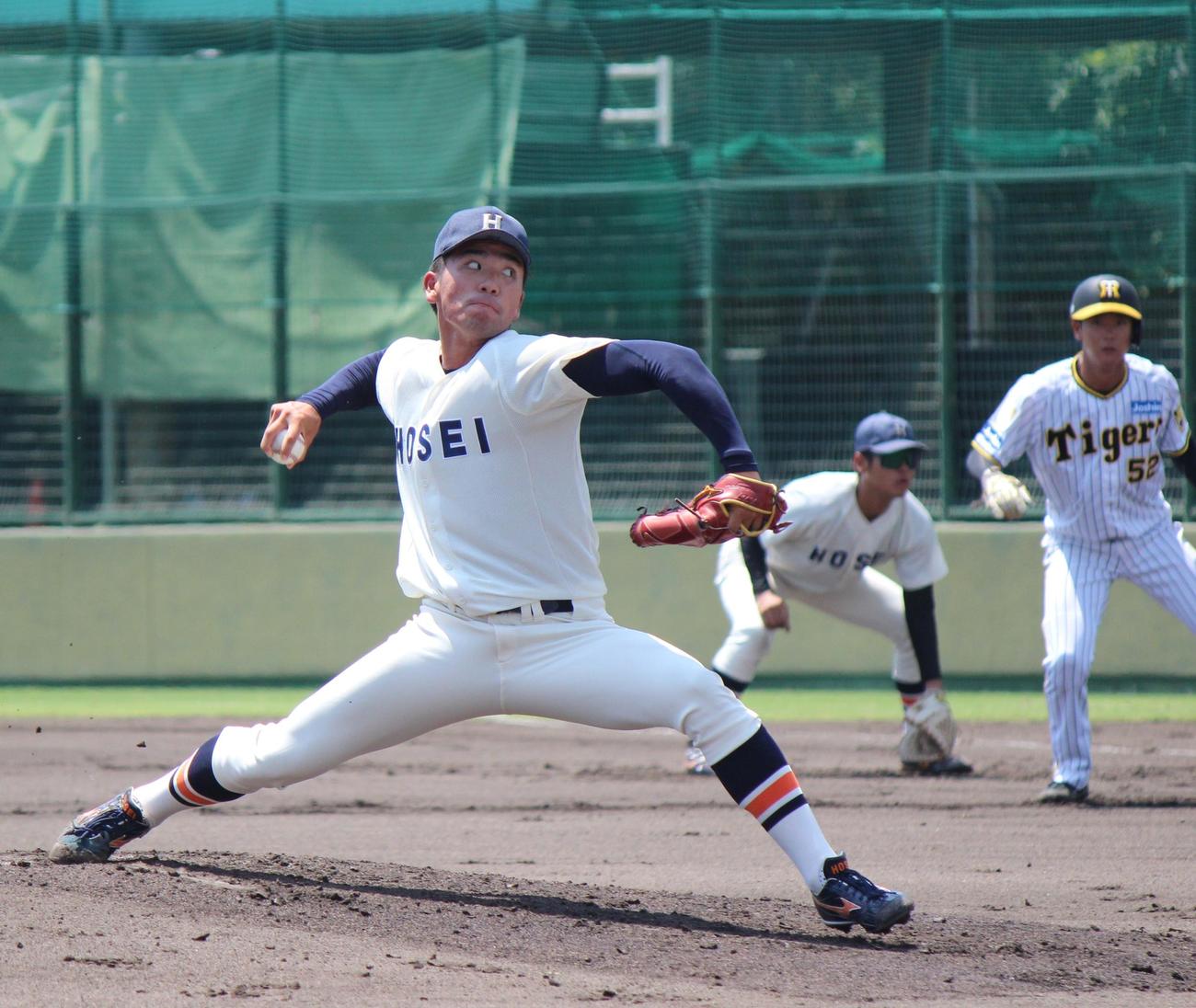 阪神2軍との試合に登板した法大・篠木健太郎（撮影・柏原誠）