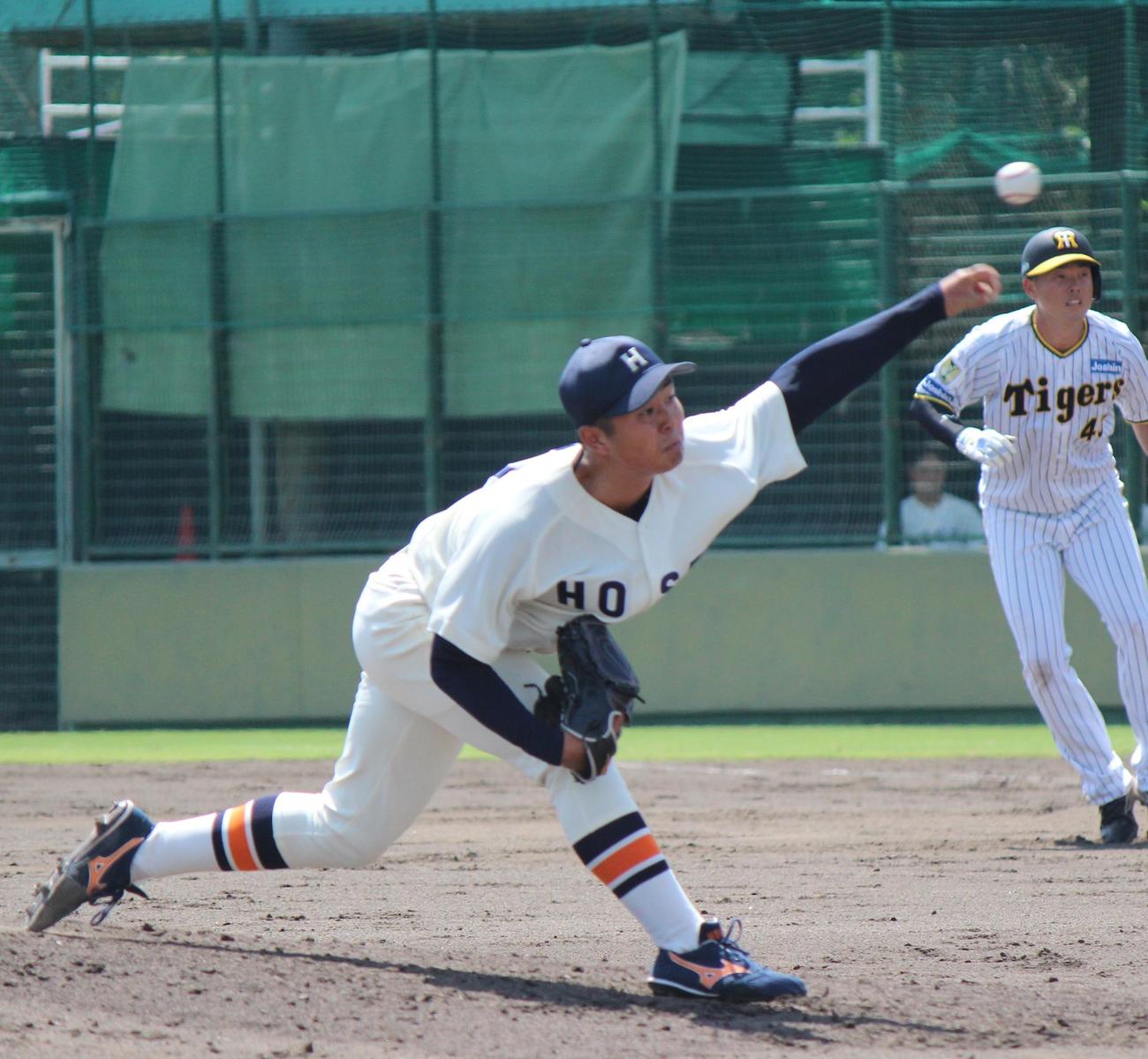 阪神2軍との試合に登板した法大・吉鶴翔瑛（撮影・柏原誠）