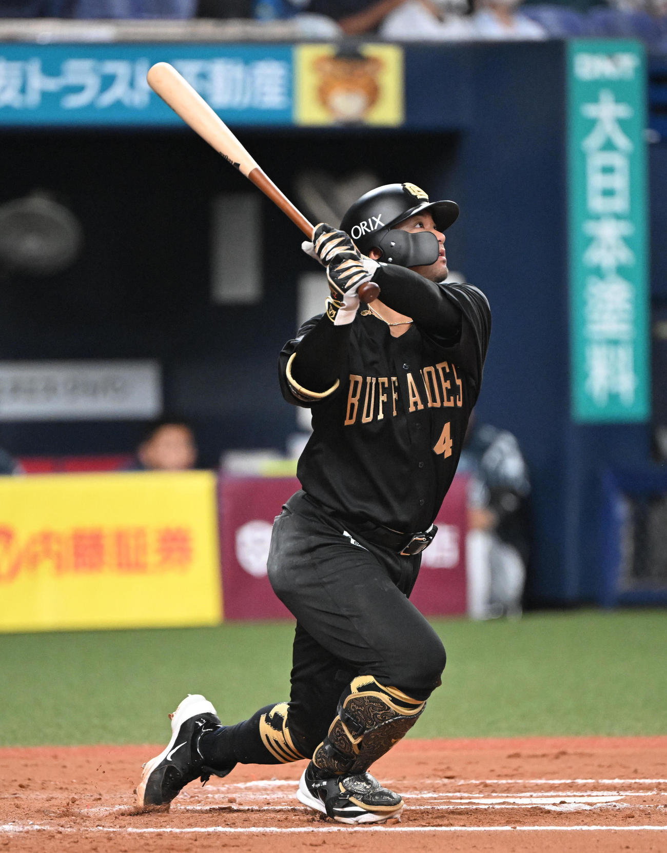 オリックス対西武　6回裏オリックス1死一塁、右越え本塁打を放つ森（撮影・和賀正仁）