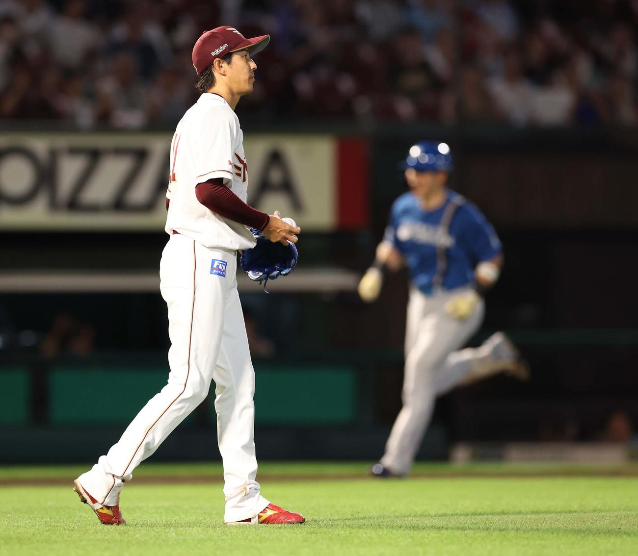 楽天対日本ハム　8回表日本ハム2死一塁、清宮に右越え2点本塁打を浴びる岸（撮影・黒川智章）