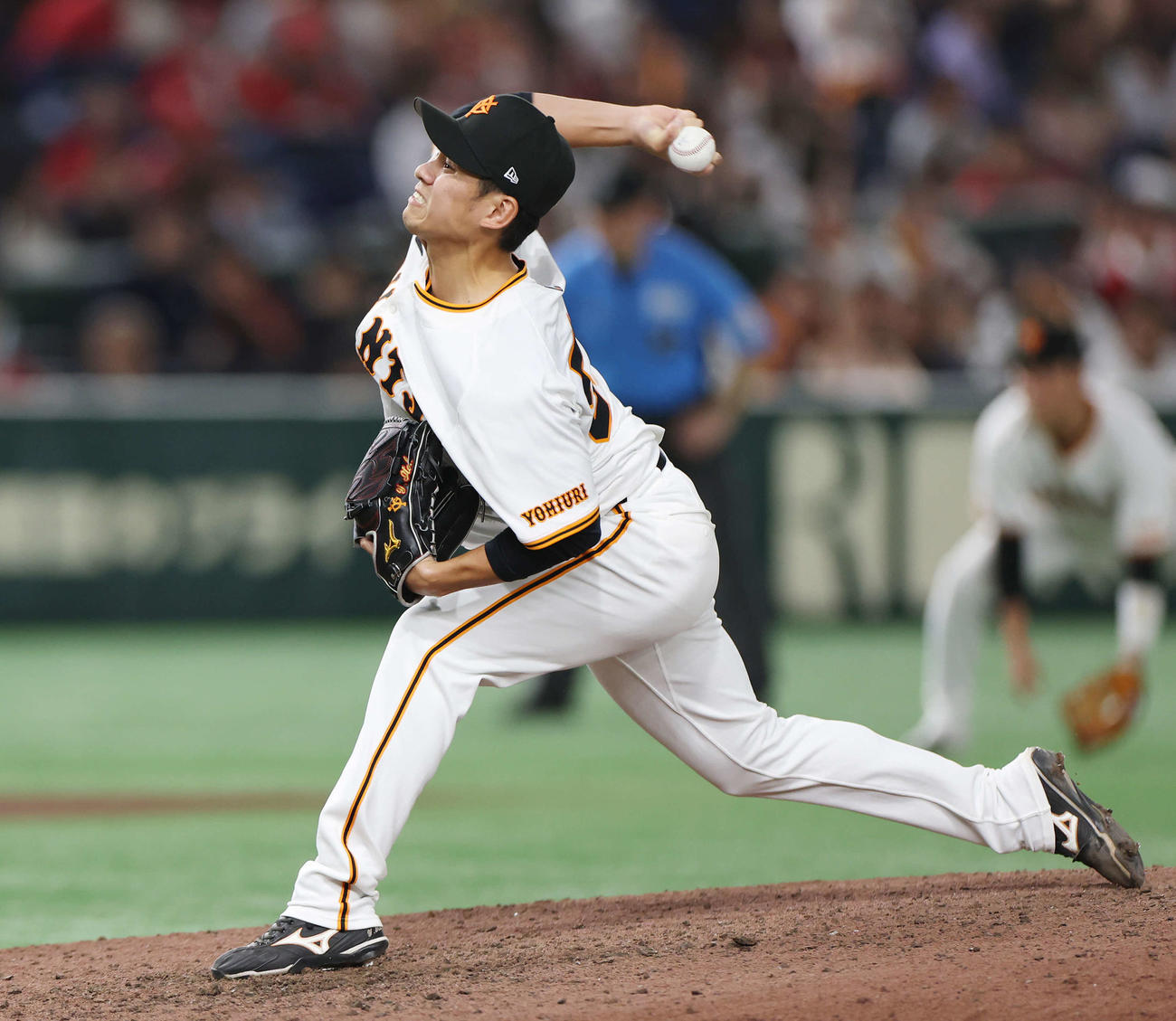 巨人対広島　巨人6番手の伊藤（撮影・宮地輝）