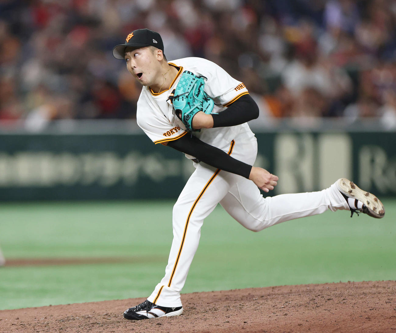 巨人対広島　巨人5番手の船迫（撮影・宮地輝）