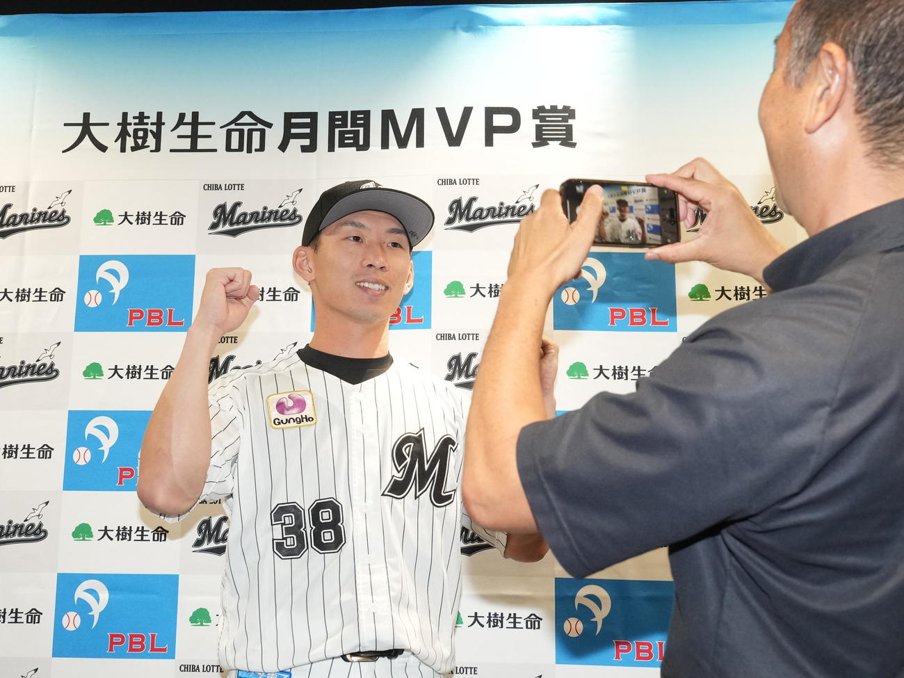 7月度パ・リーグ打撃部門で月間MVPを受賞したロッテ高部（撮影・小沢裕）