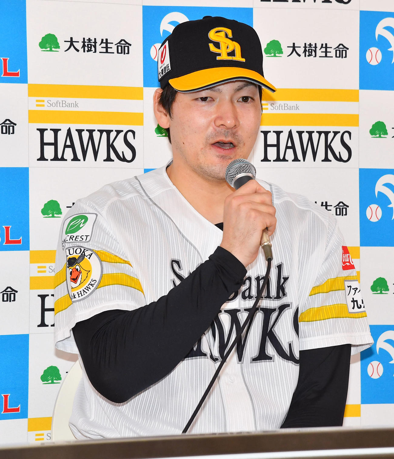 7月度「大樹生命月間MVP賞」を受賞し、会見を行うソフトバンク有原（撮影・岩下翔太）