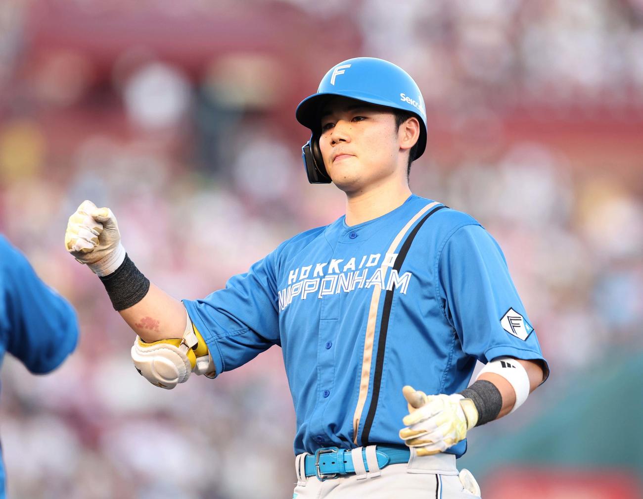 楽天対日本ハム　1回表日本ハム無死一、二塁、中前適時打を放ちガッツポーズの清宮（撮影・黒川智章）
