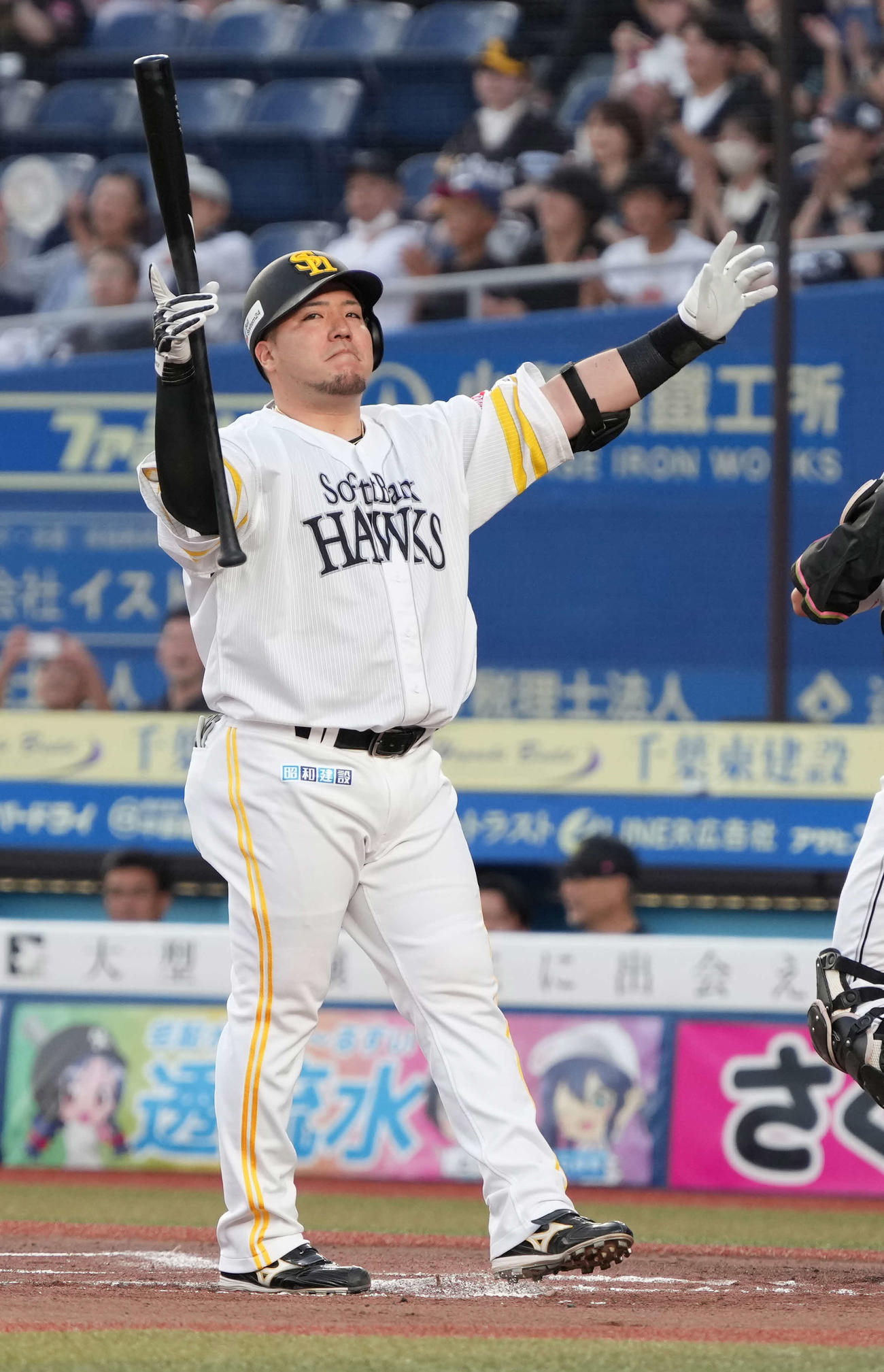 ロッテ対ソフトバンク　1回表ソフトバンク1死一、二塁、山川は見逃し三振に倒れる（撮影・小沢裕）