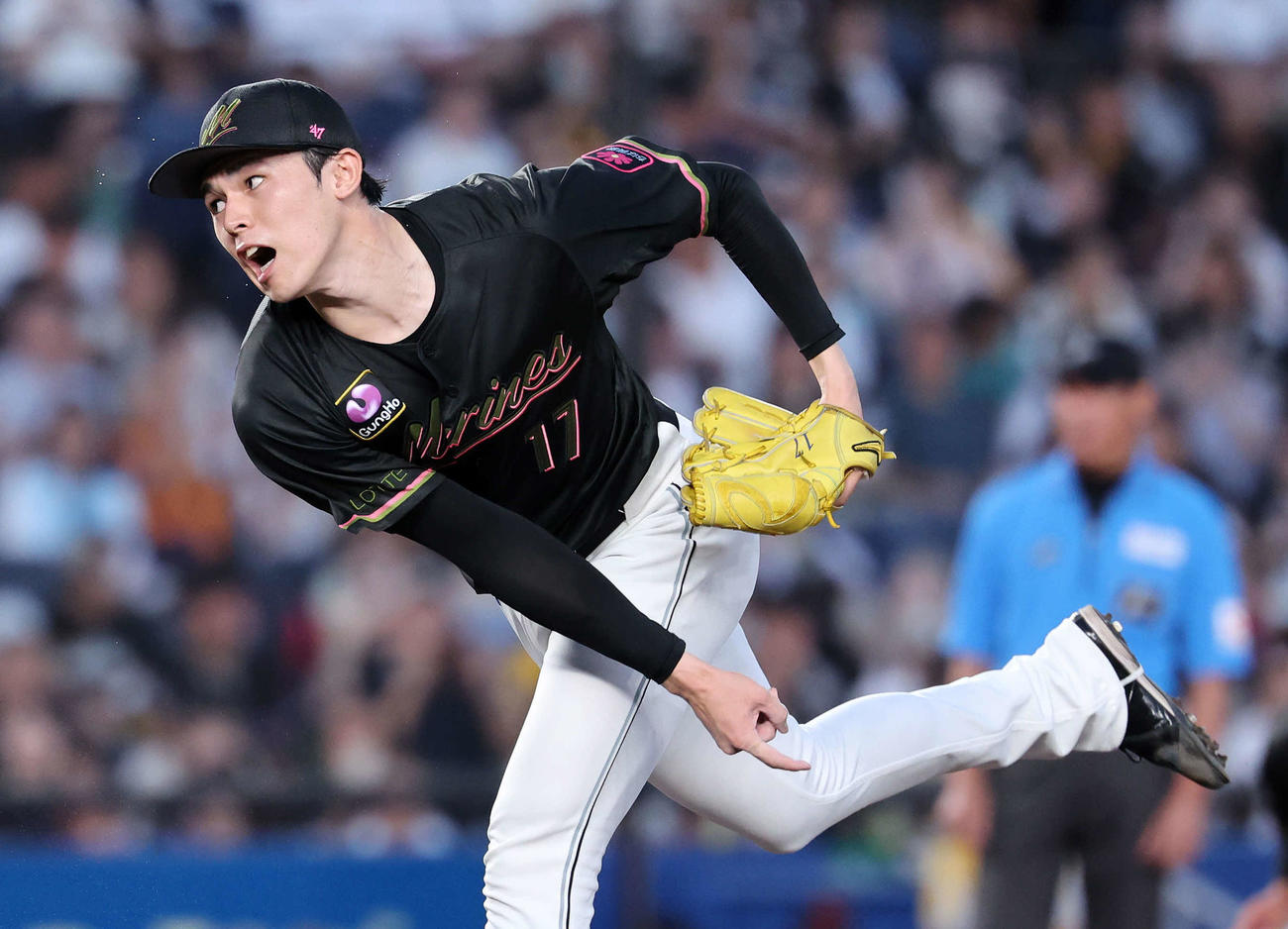 ロッテ対ソフトバンク　力投するロッテ先発の佐々木（撮影・鈴木正人）