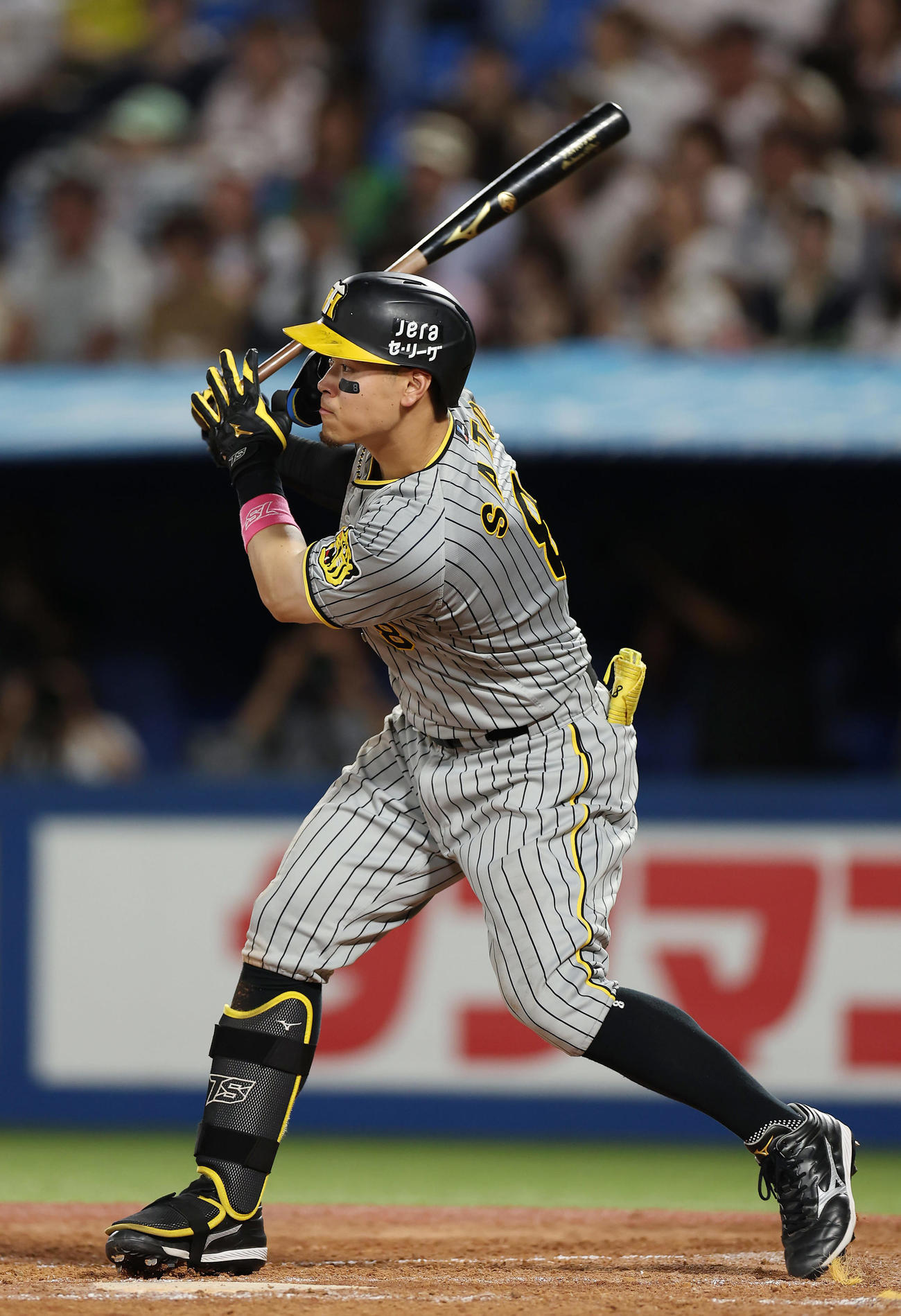 ヤクルト対阪神　5回表阪神1死一、二塁、中前適時打を放つ佐藤輝（撮影・前田充）