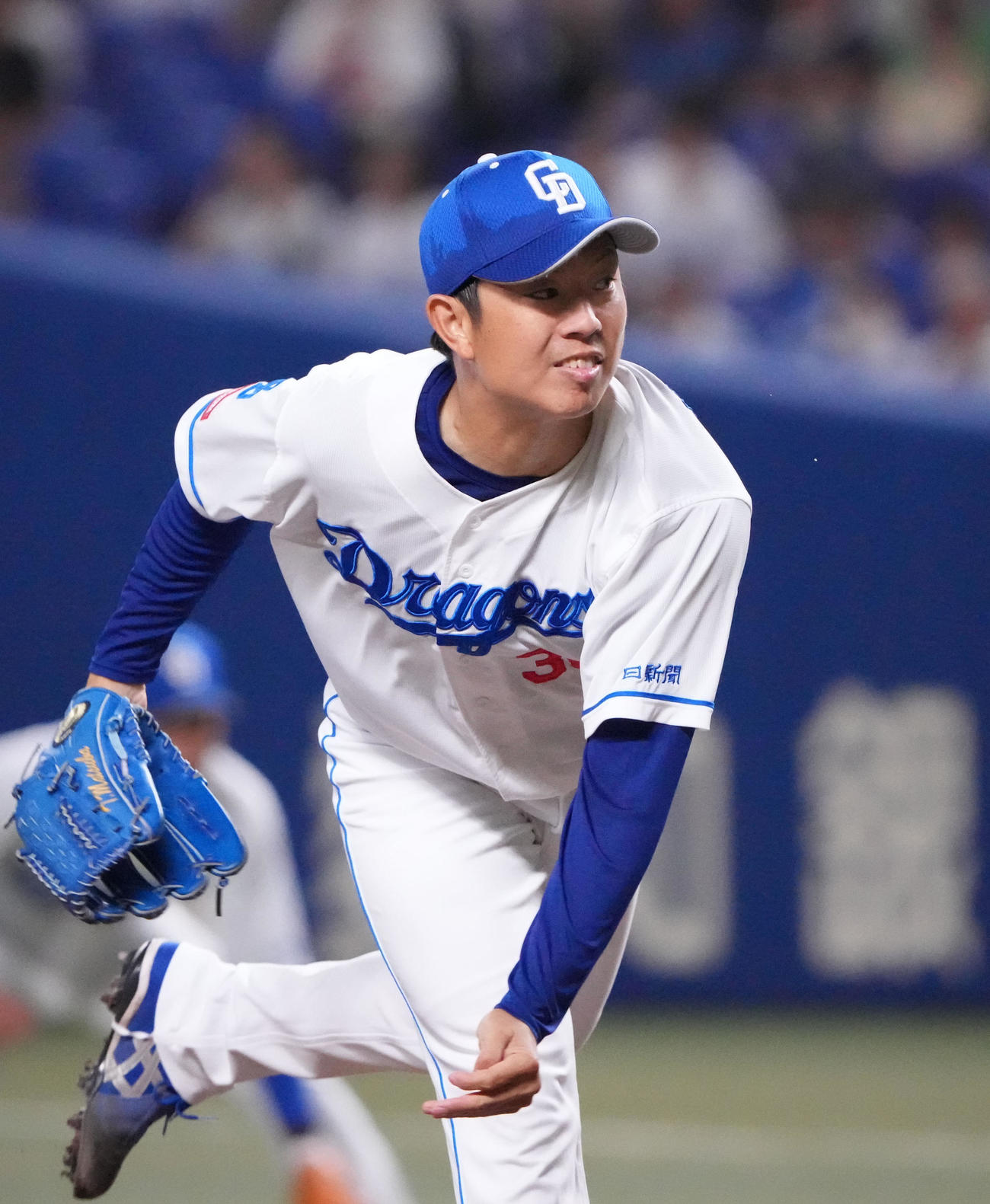 中日対DeNA 1回表、登板する中日先発の松葉（撮影・森本幸一）