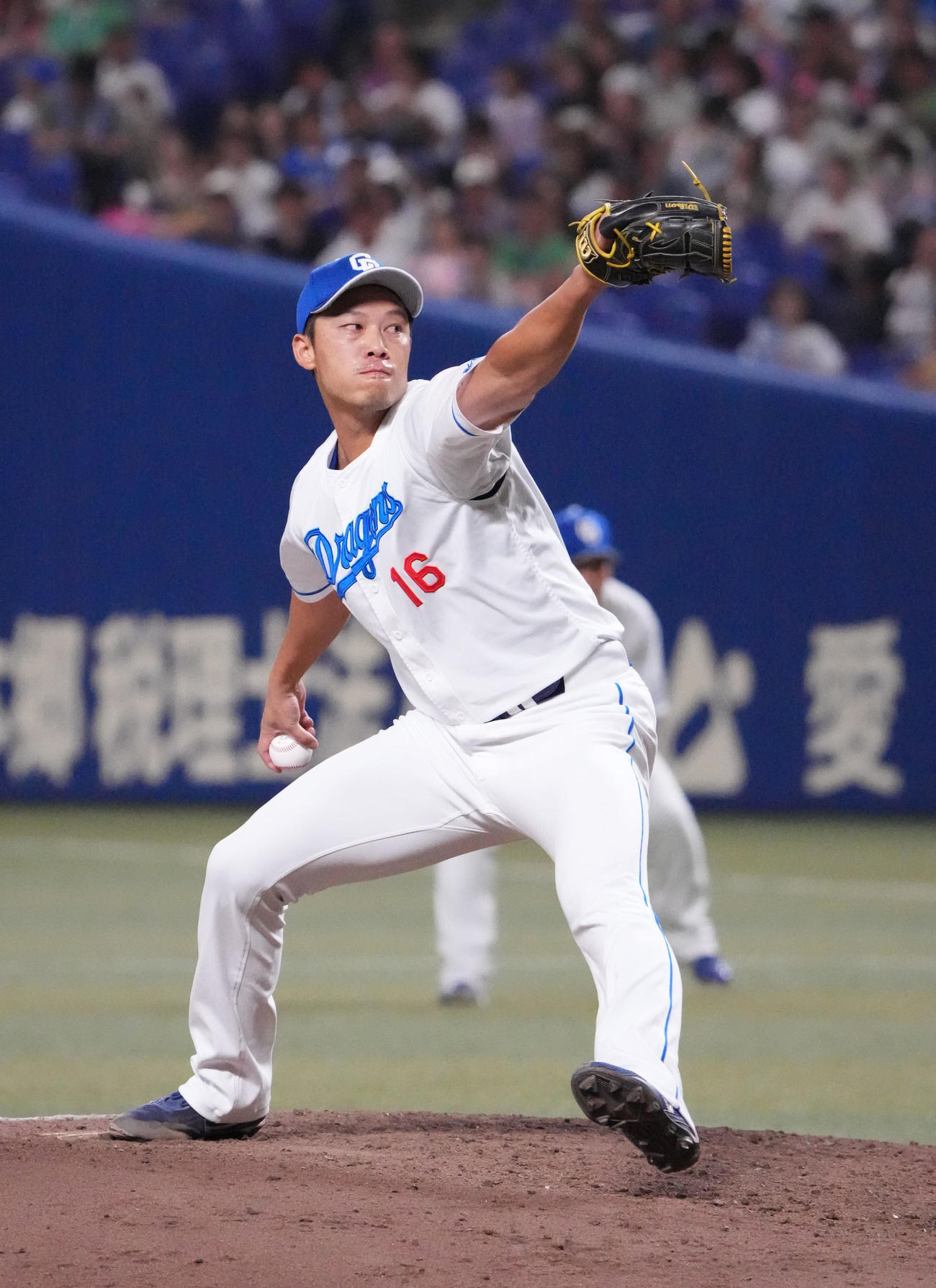 中日対DeNA 9回表、中日4番手で登板する岩崎（撮影・森本幸一）