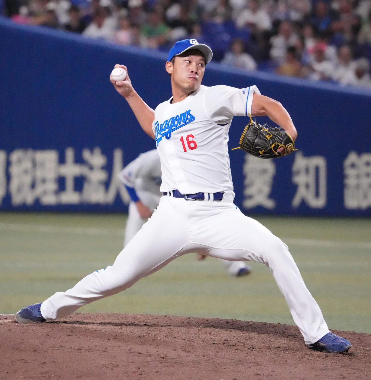 中日対DeNA 9回表、中日4番手で登板する岩崎（撮影・森本幸一）
