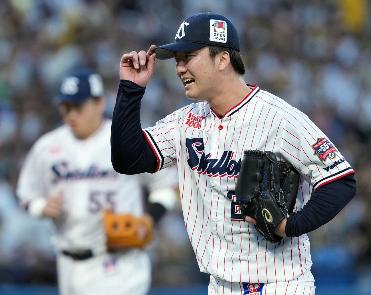 ヤクルト対阪神　2回表、ランナーを背負いながらも無失点に抑え笑顔を見せる吉村（撮影・たえ見朱実）
