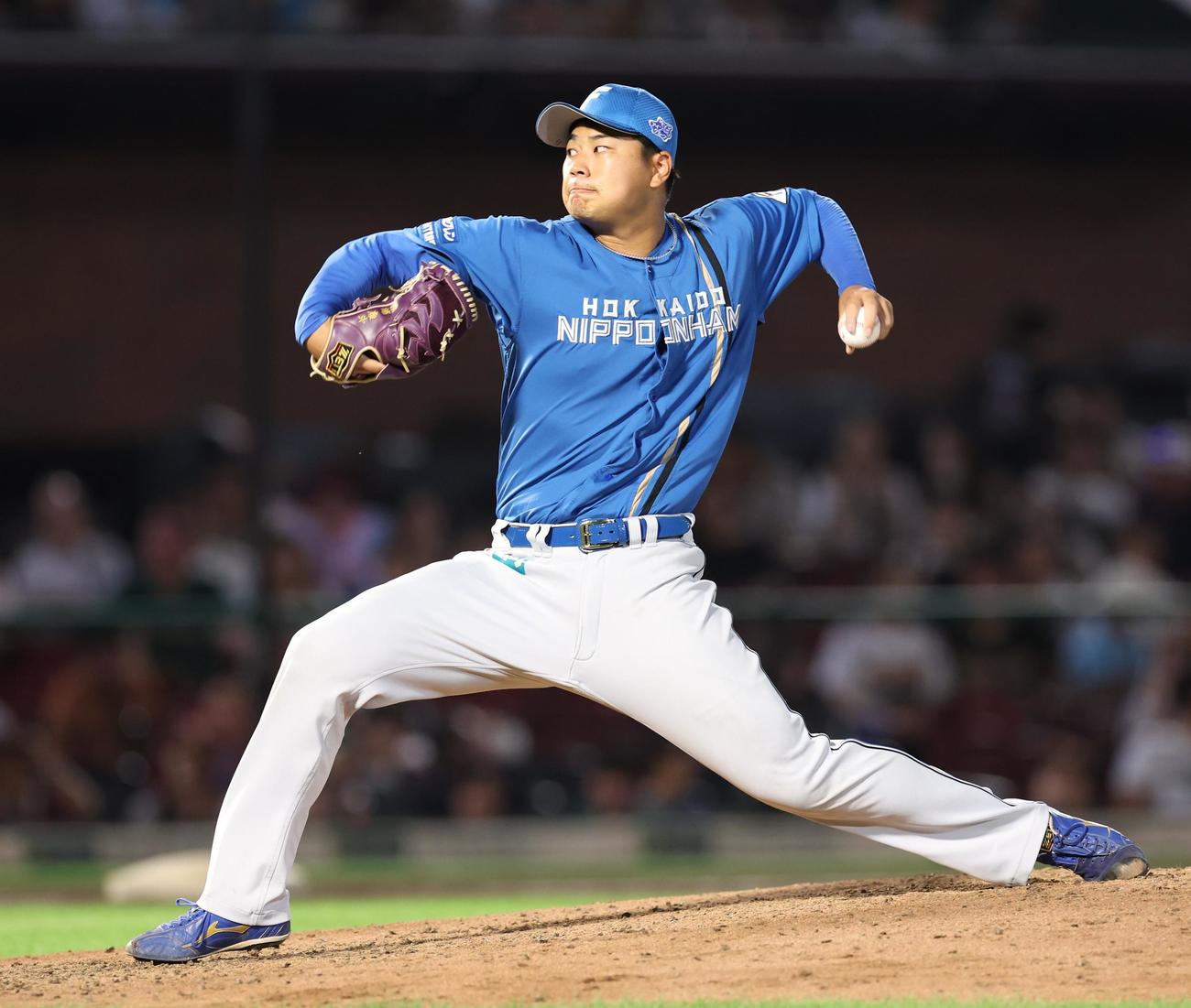 楽天対日本ハム　6回に登板の松浦（撮影・黒川智章）