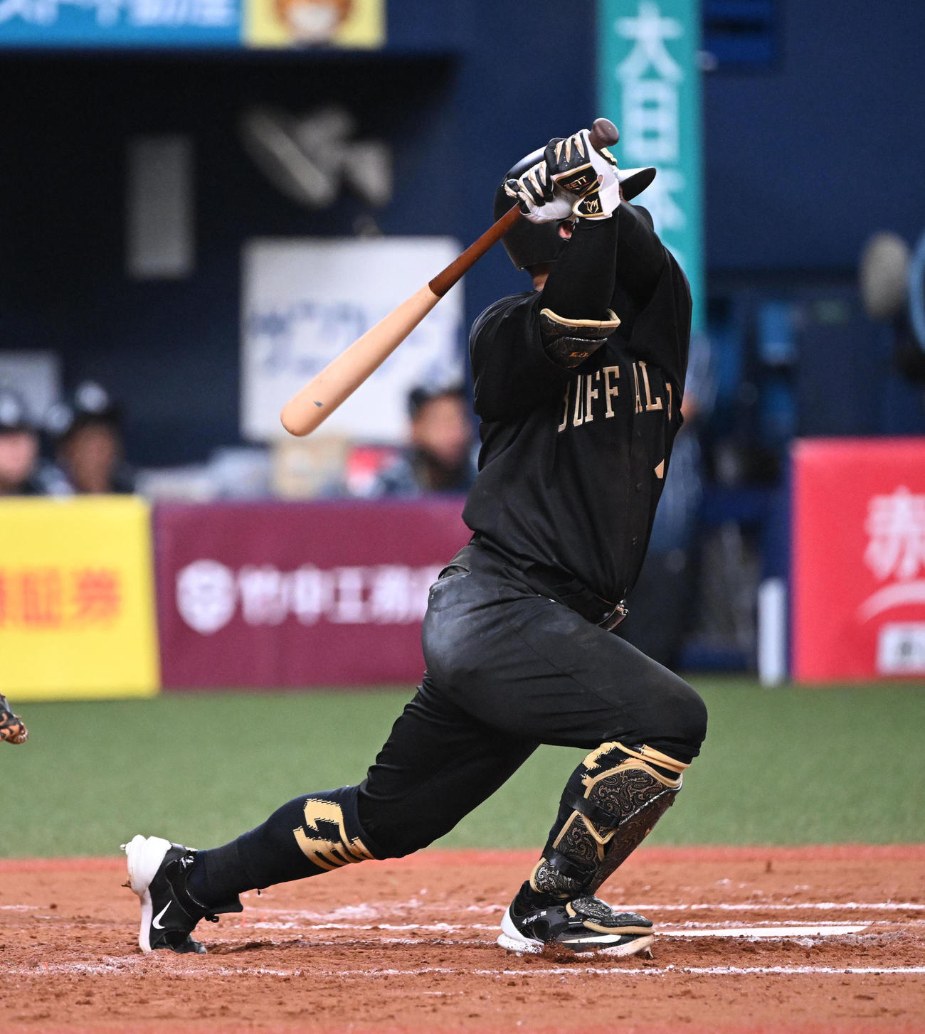 オリックス対西武　7回裏オリックス1死二塁、中越え2点本塁打を放つ森（撮影・和賀正仁）