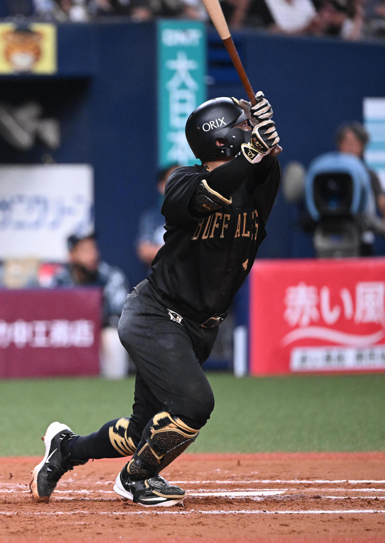 オリックス対西武　7回裏オリックス1死二塁、中越え2点本塁打を放つ森（撮影・和賀正仁）