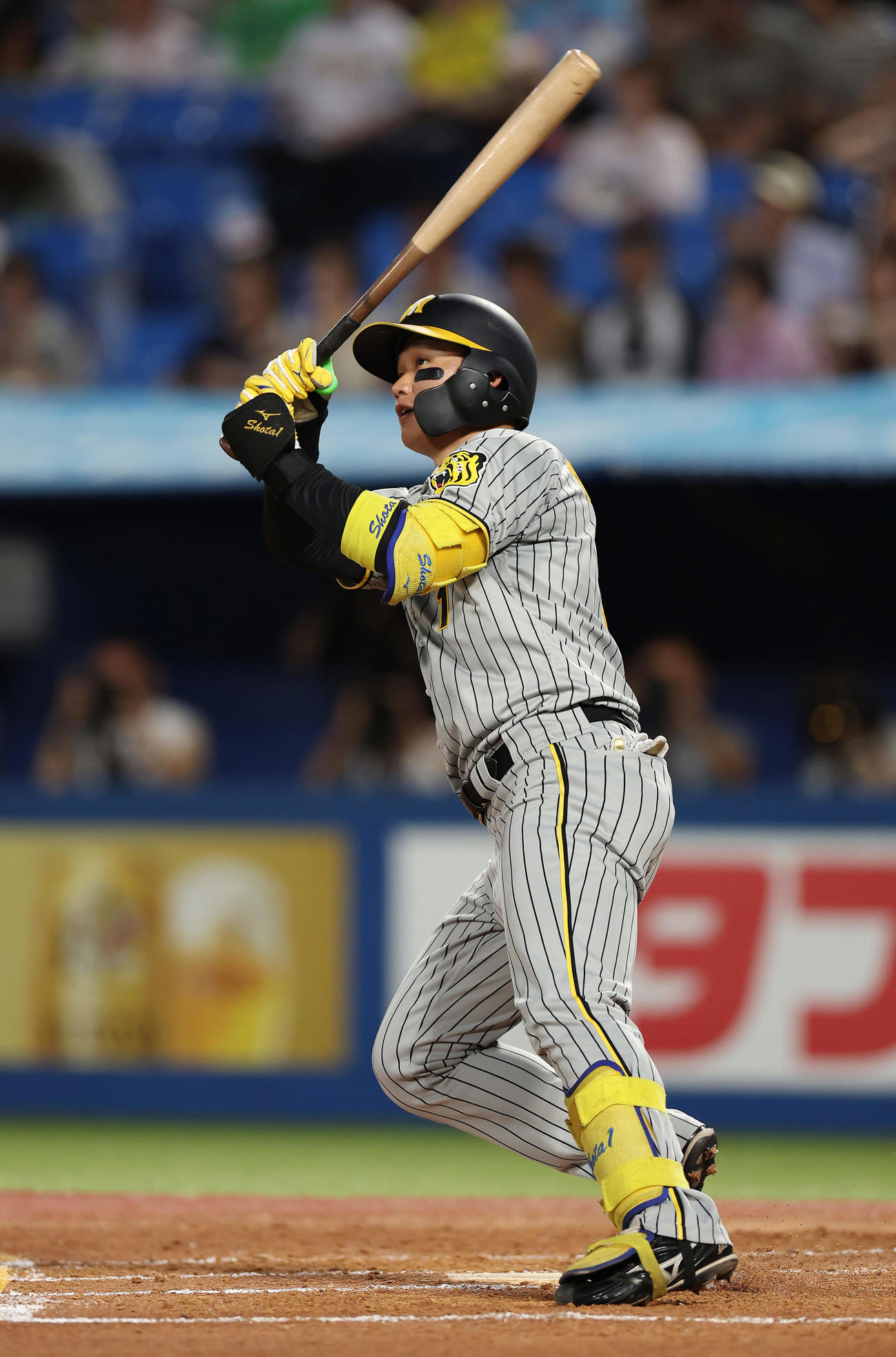 ヤクルト対阪神　4回表阪神無死、左越え同点本塁打を放つ森下（撮影・前田充）