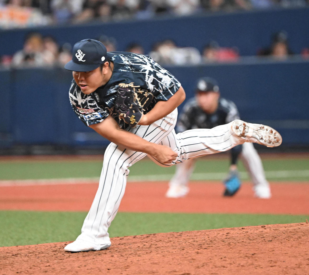 オリックス対西武　7回に登板する西武平良（撮影・和賀正仁）