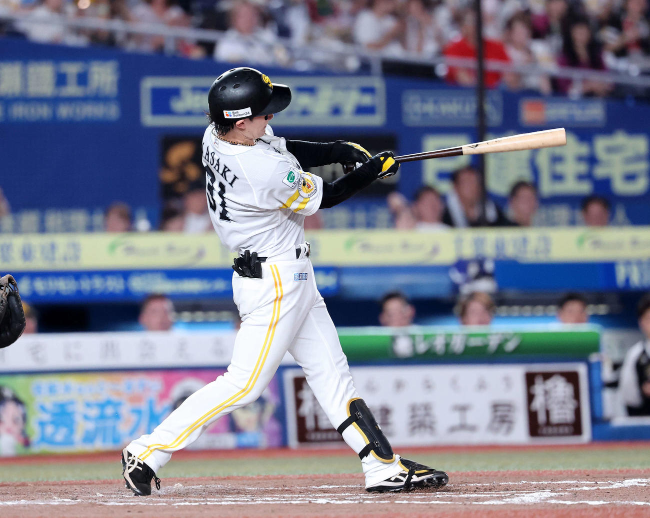 ロッテ対ソフトバンク　7回表ソフトバンク2死、正木は左越えソロ本塁打を放つ（撮影・鈴木正人）