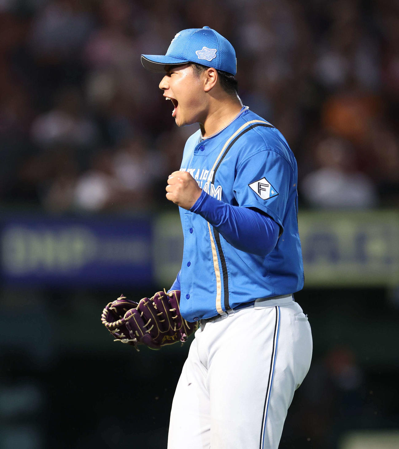 楽天対日本ハム　6回裏、無失点に抑え叫ぶ松浦（撮影・黒川智章）