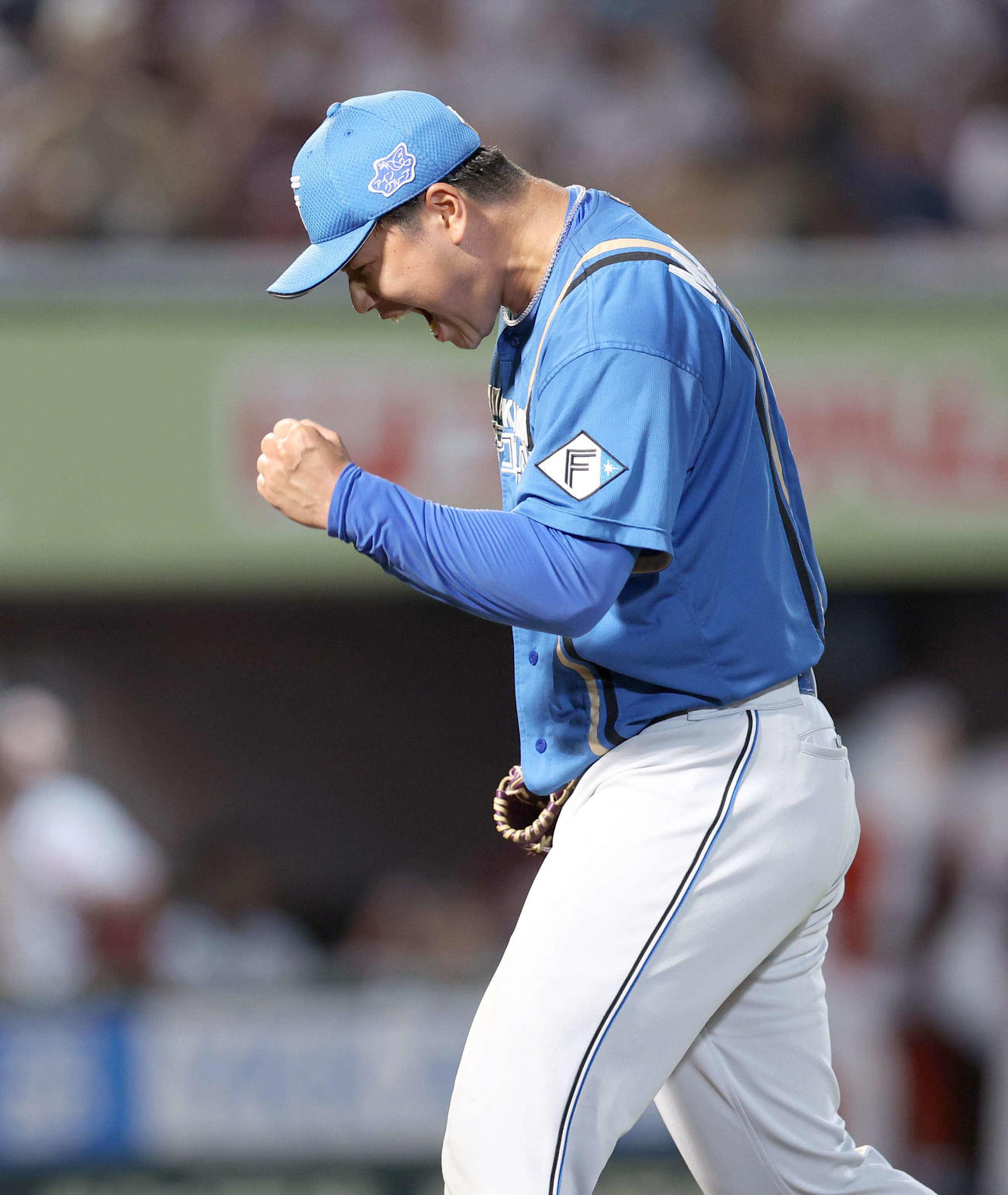 楽天対日本ハム　6回裏、無失点に抑え叫ぶ松浦（撮影・黒川智章）