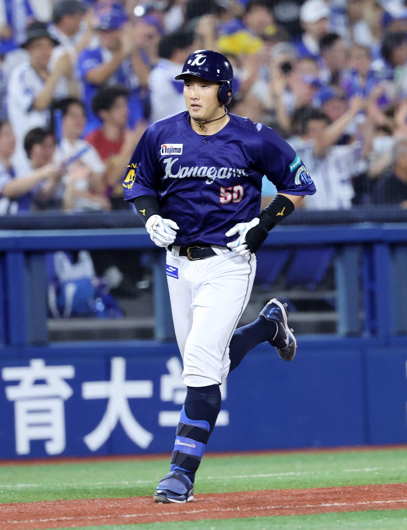 DeNA対ヤクルト　6回裏DeNA1死、山本は左越えソロ本塁打を放つ（撮影・鈴木正人）