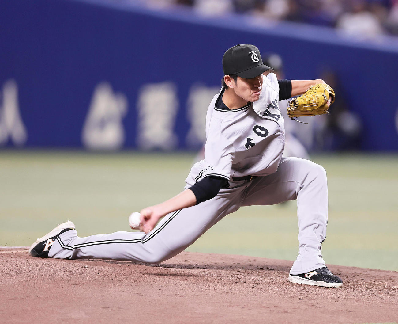 中日対巨人　2回から登板した巨人高橋礼（撮影・足立雅史）
