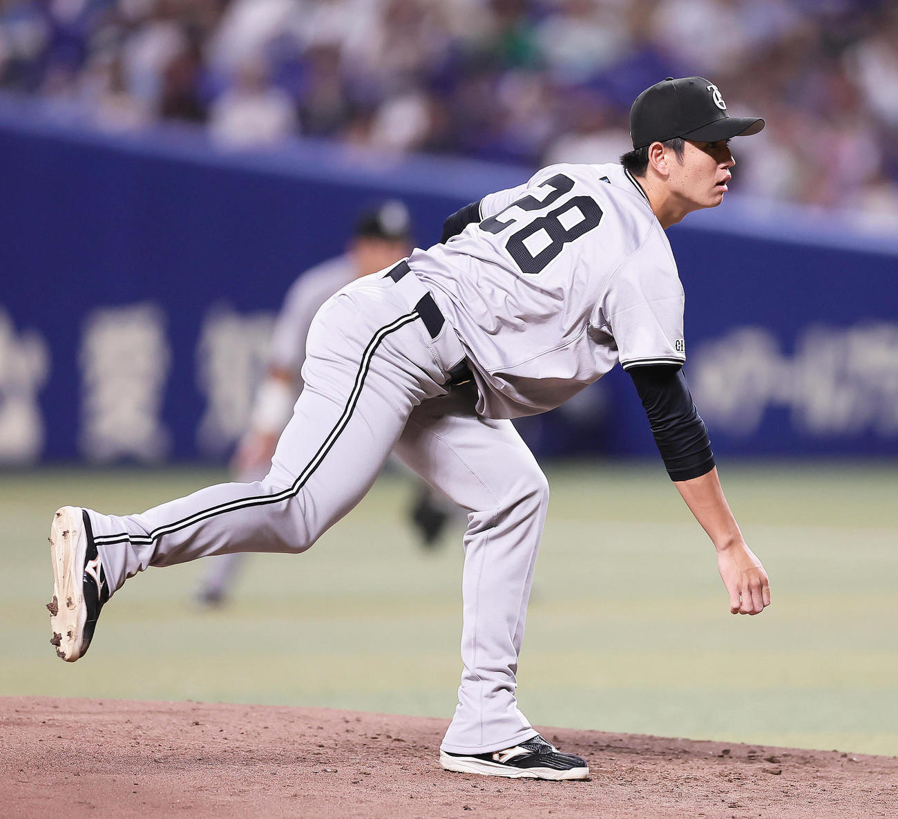 中日対巨人　2回から登板した巨人高橋礼（撮影・足立雅史）
