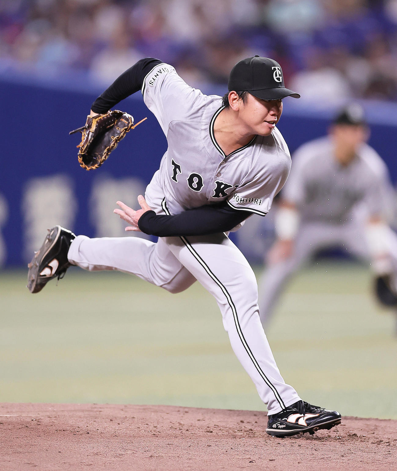 中日対巨人　巨人先発の又木（撮影・足立雅史）